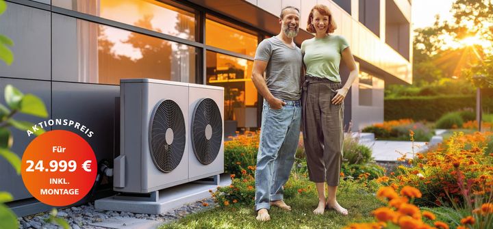 Ehepaar freut sich über ihre neue Wärmepumpe in Stralsund