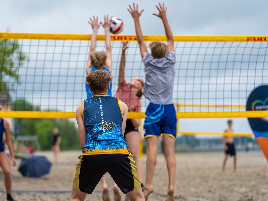 1. VC Stralsund: Stadtwerke KidsCup im Beachvolleyball begeistert Nachwuchs im Sand