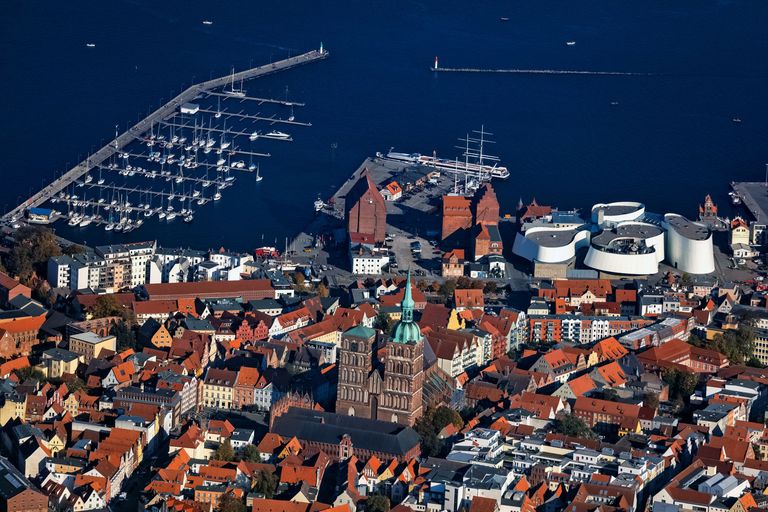 Drohen Bild des Hafens von Stralsund