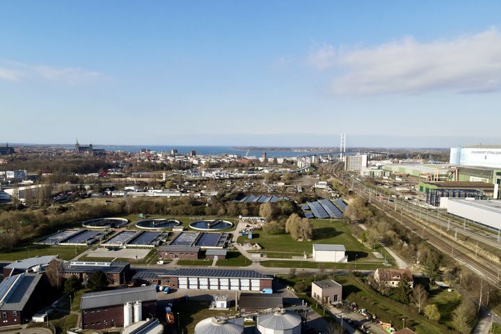 Die Stadtwerke Stralsund treiben den Fernwärmeausbau in der Hansestadt weiter voran.