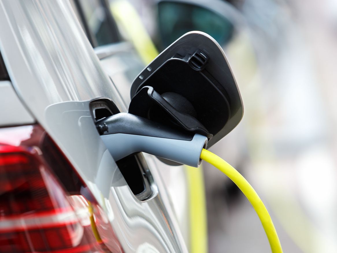 VW mit Ladestecker laden in der Region um Stralsund