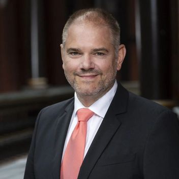 Oberbürgermeister Dr. Alexander Badrow Oberbürgermeister Dr. Alexander Badrow, Aufsichtsratsvorsitzender REWA mbH