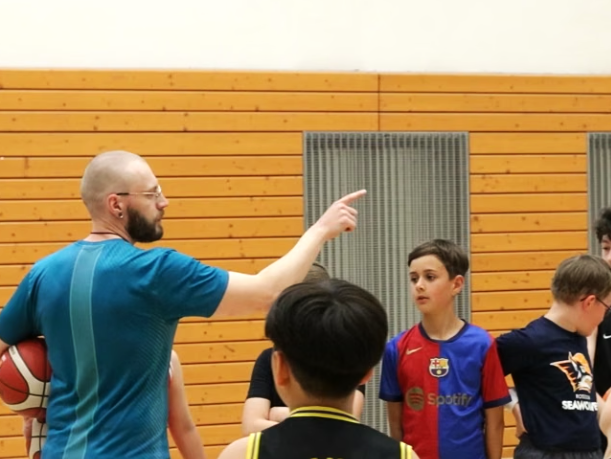 Basketballspieler der Seagulls Stralsund während eines Spiels