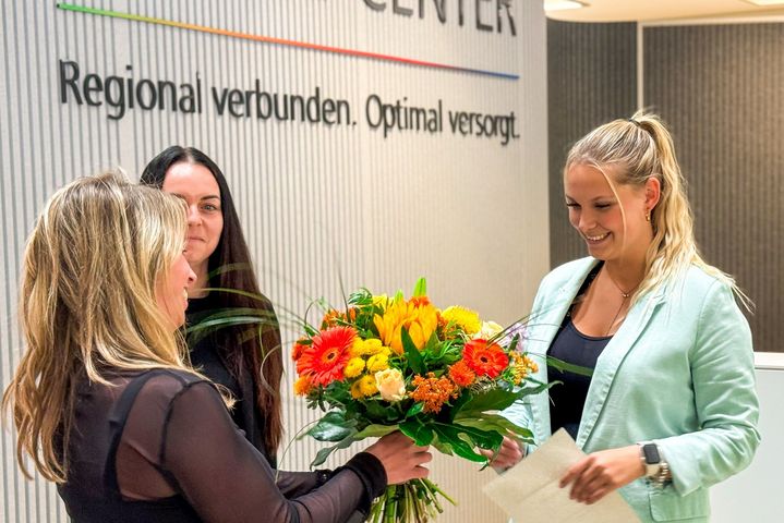 Auszubildende Emma Ebert wird ausgezeichnet