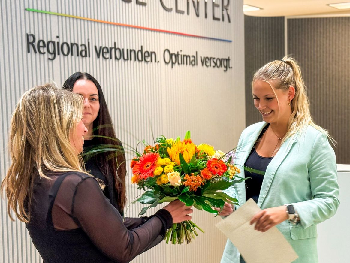 Auszubildende Emma Ebert wird ausgezeichnet