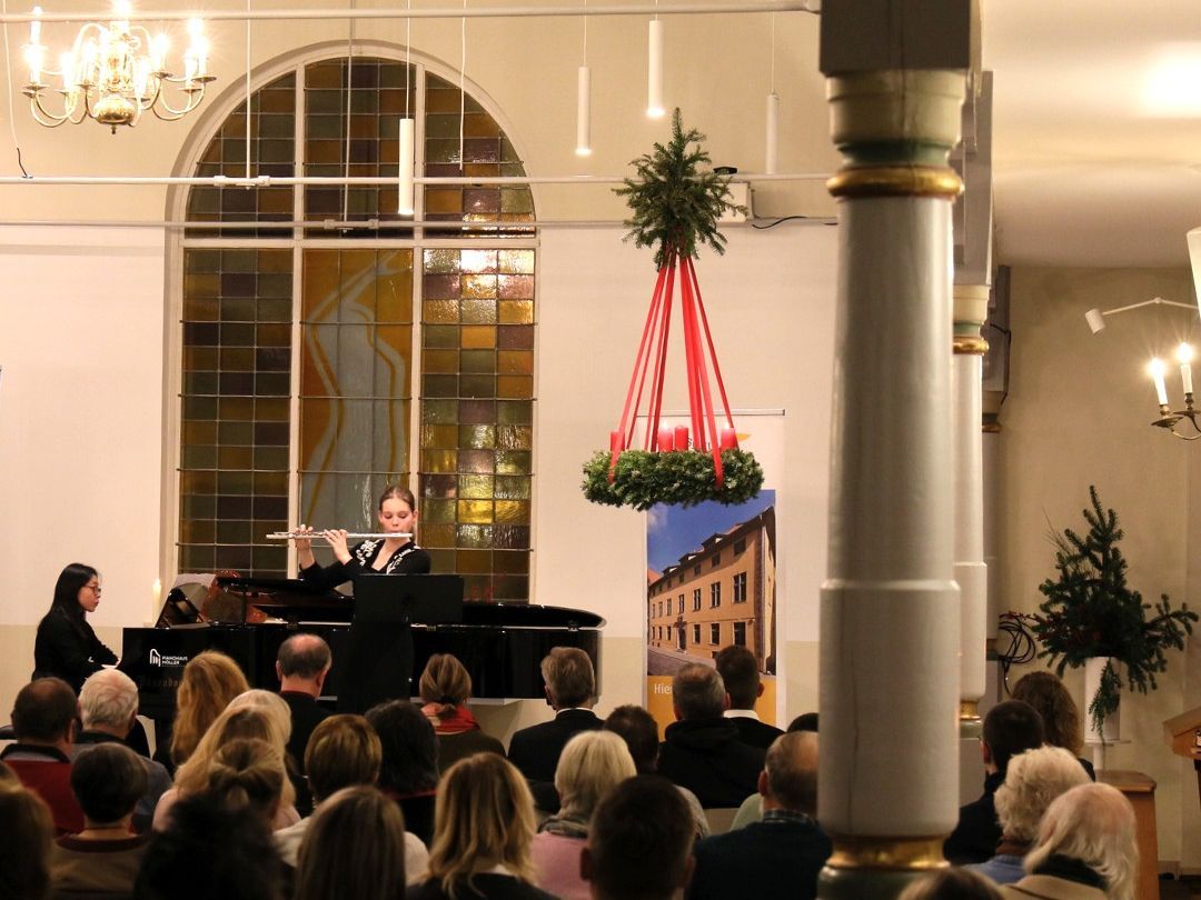 junge Leute der Musikschule Stralsund musizieren beim Yaro-Konzert